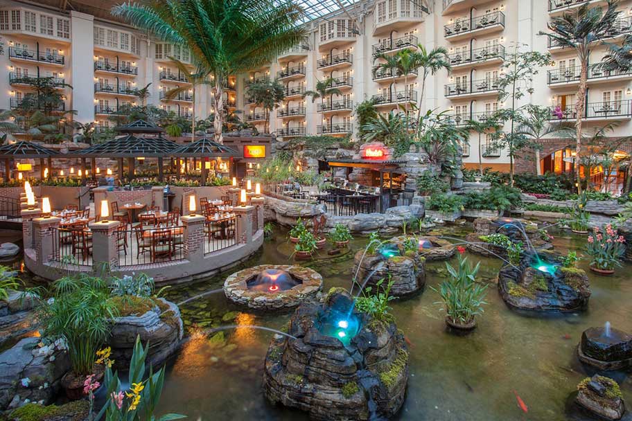 Gaylord Opryland atrium dining