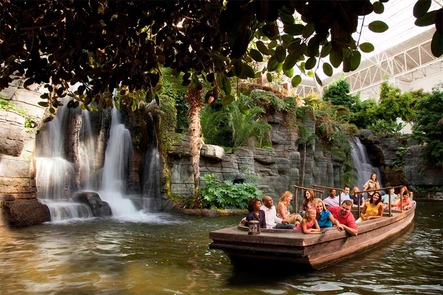 Gaylord Opryland atrium riverboat