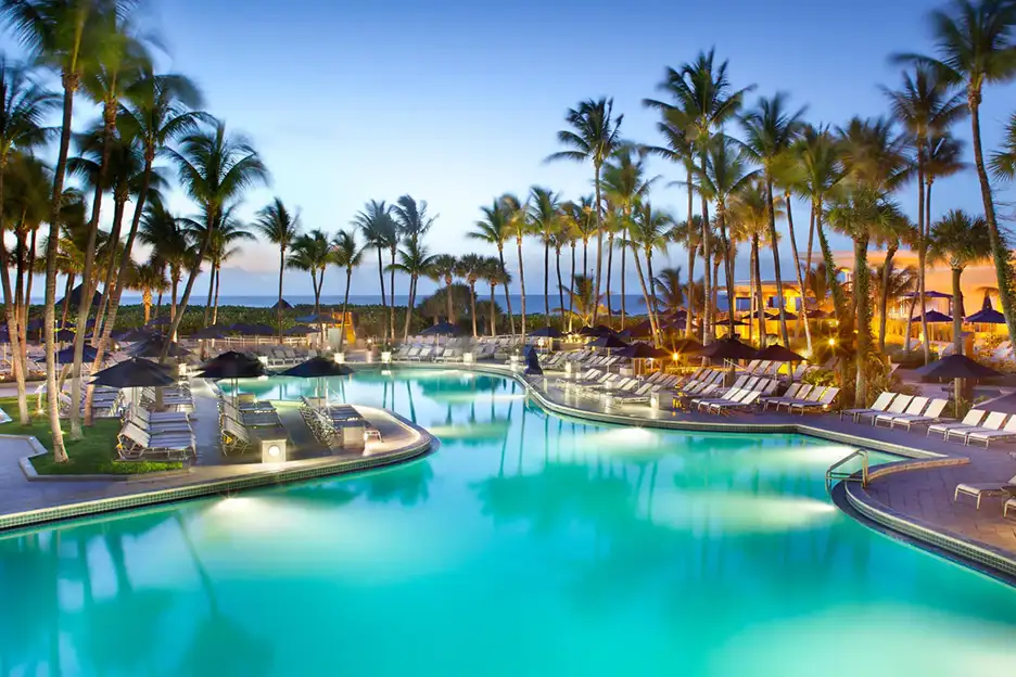 Fort Lauderdale Marriot Harbor Beach Resort & Spa pool at night